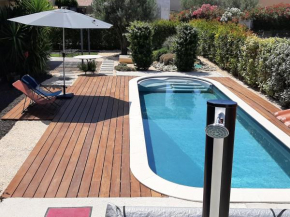 Gîte du Soleil, climatisé avec piscine chauffée d'avril à novembre, et jacuzzi